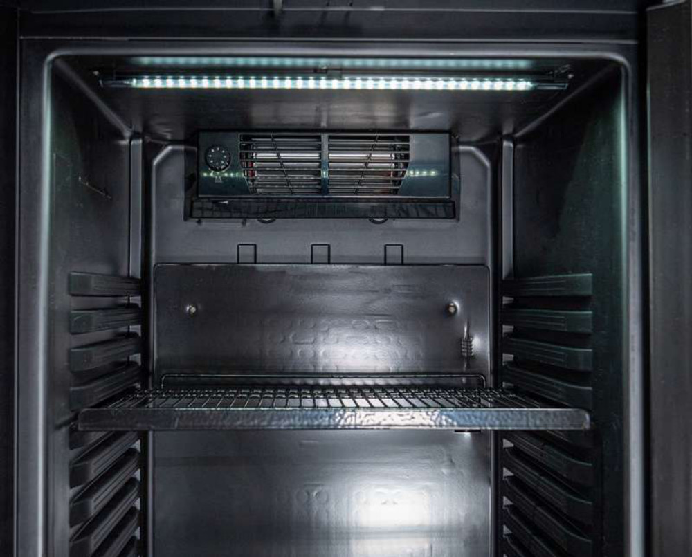 Cooldura Display-Kühlschrank LED - 380 L - ALL BLACK - Innenraum 3